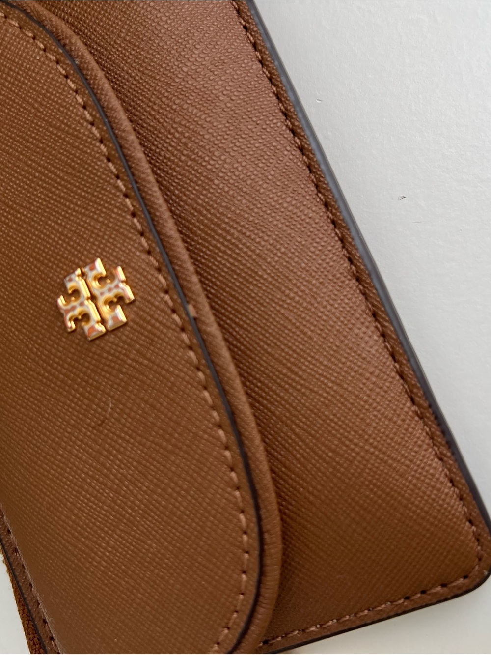 Tory Burch Brown Saffiano Leather Card Case with Gold Logo - Picture 2 of 7